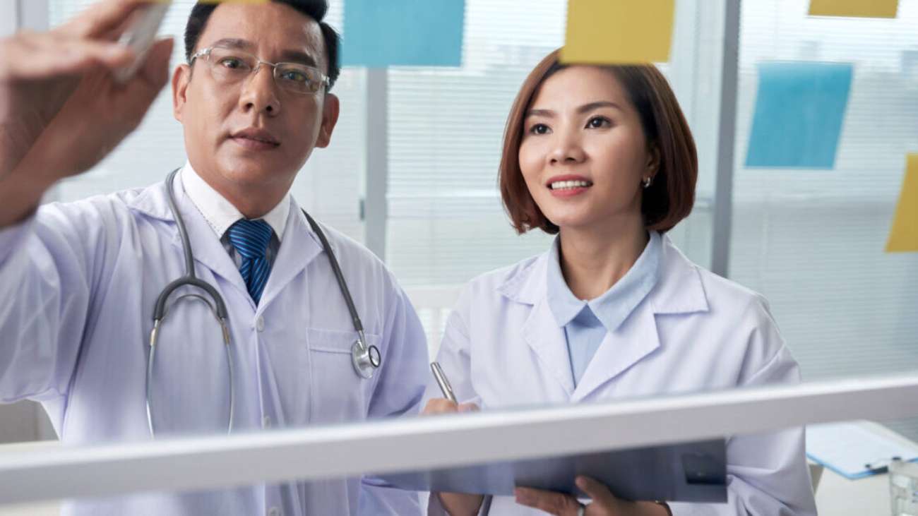 Bilingual nurse practitioner consulting with a patient in a New York City clinic